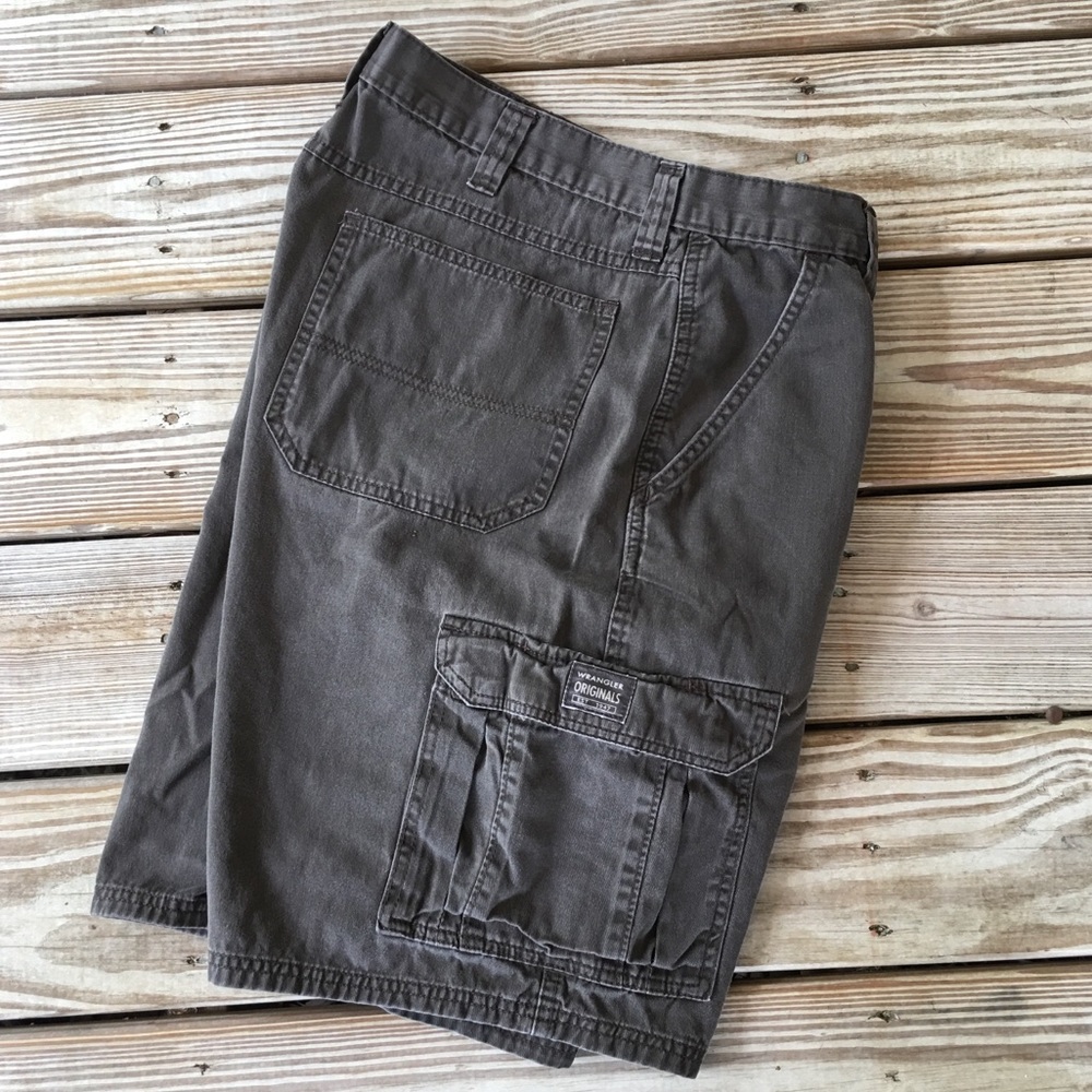 Cargo SHORTS - Picture 2 of 4